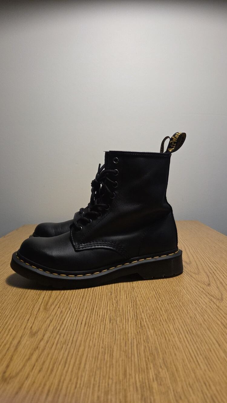 Dr. Martens 1460 Smooth Leather 8-Eye Boots women’s size 8 black doc shoes